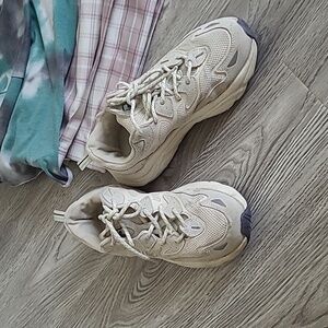 70%off Fila beige sneakers breathable women UK38 US7.5 white shoes kpop summer